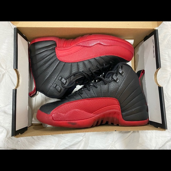 AIR JORDAN FLU GAME 12 - Picture 2 of 4